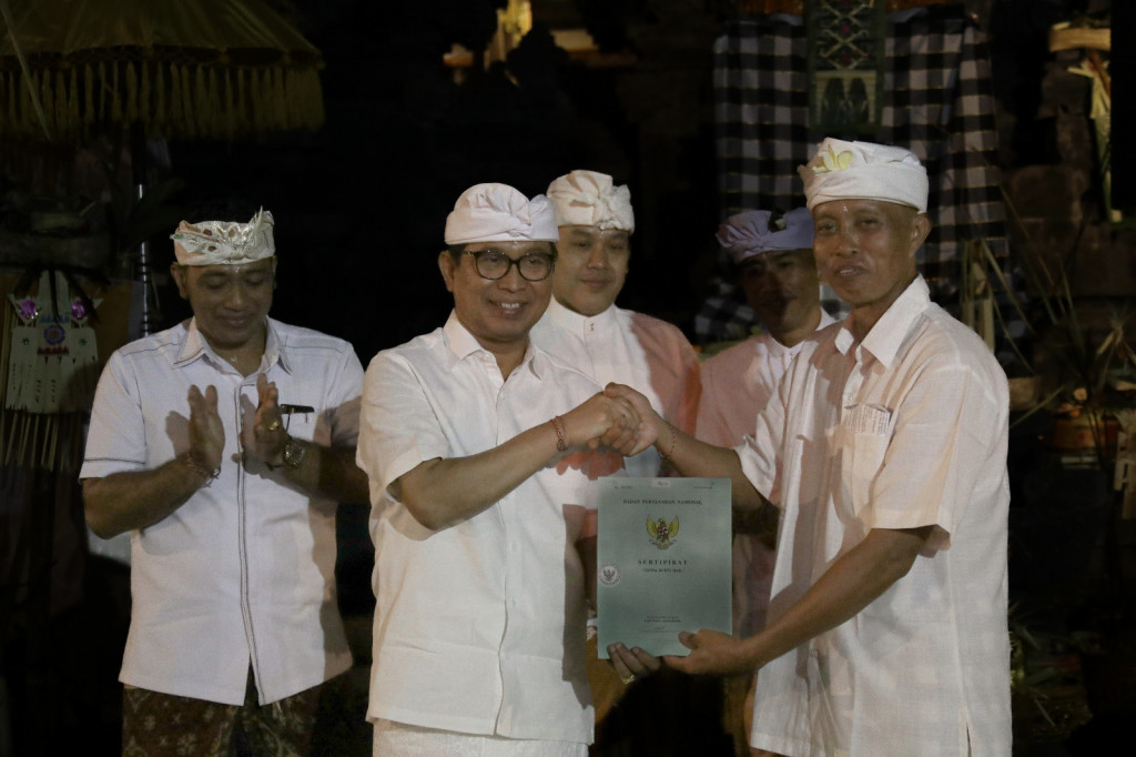 Sekda Adi Arnawa Hadiri Karya Melaspas Pura Puseh Desa Adat Sedang, Abiansemal